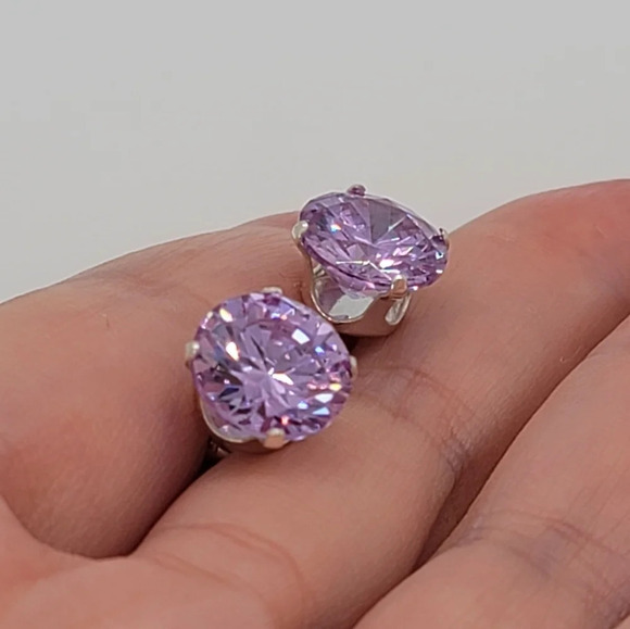 New 925 Sterling Silver Lavender CZ stud earrings - Picture 4 of 5
